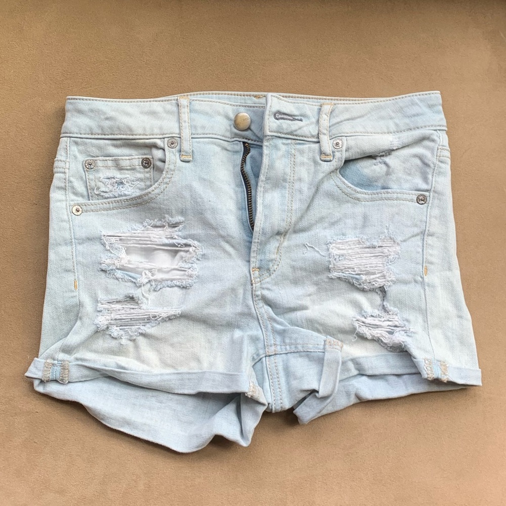 American Eagle light wash ripped jean shorts!!